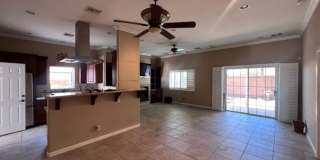 3BR 2Ba Boat Deep Hightop Garage & Colorado River Views Gallery 11