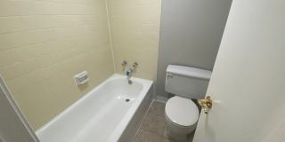 Large 2 bed 1 bath Top Floor Condo Gallery 17