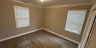 2BR 1BA with fenced in backyard with free 1st month rent! Gallery 4