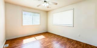 4 Bed/3 Bath Three Story Condo Near Bus Routes and Shopping Gallery 23