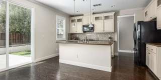 $4195.00 - Gorgeous and Ready for Move-In! Spacious 4 Br / 2.5 Ba in South Gilroy Gallery 15