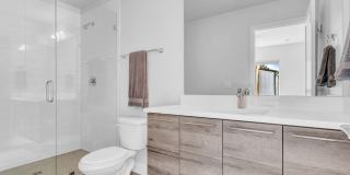 Stunning 3-bedroom, 4-bathroom townhouse! Gallery 19