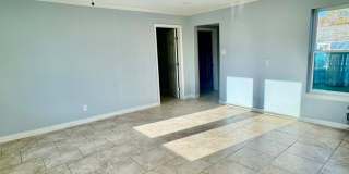 New Rental! Updated 2-bedroom located in a Southside Neighborhood! Gallery 3