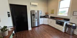 Beautifully Furnished 1/1 Apartment in Downtown Broad St.- $2,350 Gallery 29