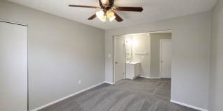 Spacious 3 Bed, 2 Bath Split-Level Duplex with Garage in Lee's Summit! Gallery 9