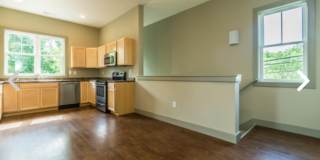 HUGE newly built 4 bed / 4.5 bath townhouse! Gallery 16