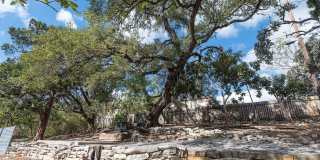 Minutes from Downtown and Blocks from St Edwards - Charming single-story Home Gallery 24