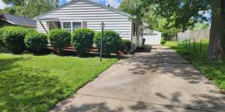 3 Bedroom Home in Bloomington Gallery 4
