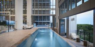 Sentral Michigan Avenue Gallery 28