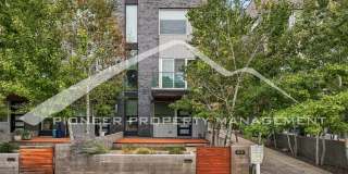 Stunning Townhome with Central AC and Washer/Dryer Gallery 1