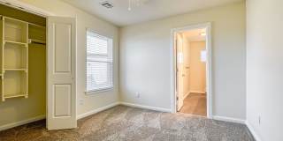 Move In Special: August Rent Free! Gallery 43