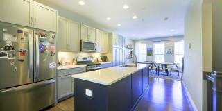 Stunning 4 bed, 4 Bath with Private Rooftop Terrace & Garage Gallery 12