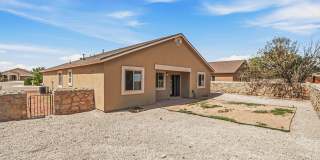 Cozy 3 Bedroom home in Socorro with Refrigerated Air! Gallery 16