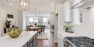 Beautiful Charlotte Park Townhome With Two Car Garage Gallery 23