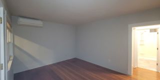 Charming 2 bed 1 bath Gallery 3