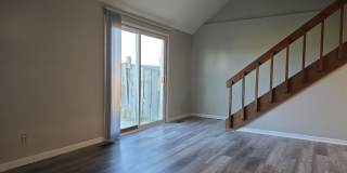 Spacious Townhouse Living Just Outside Downtown Woodburn Gallery 1