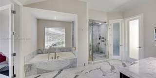 520 N Parkway Gallery 21