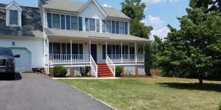 4 bed room home in Midlothian with fenced rear yard Gallery 1