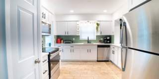 Stylish Heated Pool House  Near the Beach Gallery 15