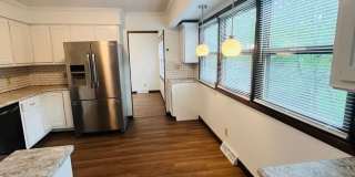 Large 4 Bedroom House in Iowa City Gallery 21