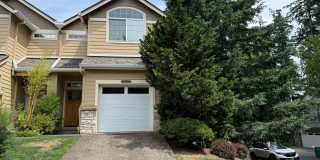 Spacious 3 Bedroom Townhome with Huge Bonus Room! Gallery 1