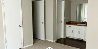 913 Royal Ln Gallery 12