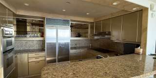 Luxurious 2 bed/2bath/2 parking Fully Furnished in One Waterfront Towers Gallery 3
