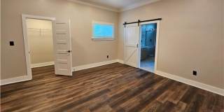 198 Wellington Street SW Gallery 21