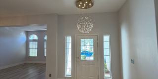 BEAUTIFULLY UPGRADED SINGLE FAMILY HOME - 3 BEDROOM, CORNER LOT WITH VAULTED CEILINGS BEAUTIFULLY UPGRADED SINGLE FAMILY HOME - 3 BEDROOM, CORNER LOT WITH VAULTED CEILINGS Gallery 14