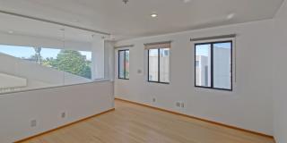 MODERN & BRIGHT. TOP-FLOOR, 4BR3BA HOUSE-LIKE APARTMENT W/ OPEN FLOOR PLAN, 3 DECKS FOR INDOOR/OUTDOOR LIVING & 2-CAR GARAGE JUST BLOCKS TO ABBOT KINNEY, PARK & MINS TO CANALS & BEACH! Gallery 39
