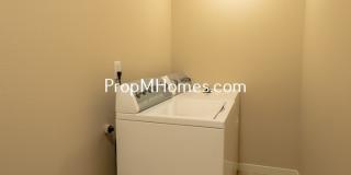 Three Bedroom Townhome in Great Canby Neighborhood! Gallery 16