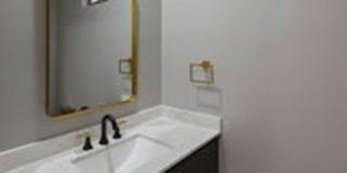 143 Union Jack Mall Gallery 1