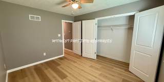 Large Updated 3 Bedroom/2 Bath Duplex in Lee's Summit Large Updated 3 Bedroom/2 Bath Duplex in Lee's Summit Gallery 15