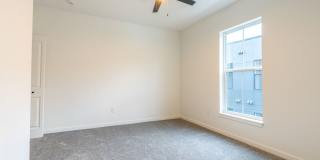 Forest Ave - Luxury Off-Campus Housing! Gallery 25