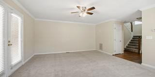 Fantastic End-Unit Townhome Available Now! Gallery 7