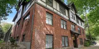 Charming North Capitol Hill Vintage Condo – Modern Comforts & Ideal Location Gallery 3