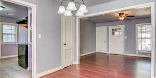 Cute 2 Bed | 1 Bath | 1 Car Garage Gallery 3