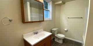 ***AVAILABLE AUGUST 2026*** 5 Bed 2 Bath House Downtown Gallery 8