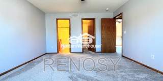 330 NE Cardinal Ln Gallery 1