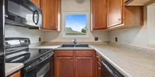 Charming 2BR Townhome w/ Attached Garage in Prime Lakewood Location! Gallery 24