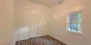 Updated 6 Bedroom Home! Gallery 24