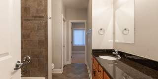 Beautiful Three Bed, 2.5 Bath Townhome in Mont Clare! Gallery 8