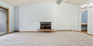 Charming Two Bedroom in Raleigh West! DEPOSIT SPECIAL Gallery 1