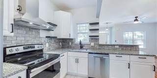 Room in 4 Bedroom Home at Harlan Rd SW Gallery 1