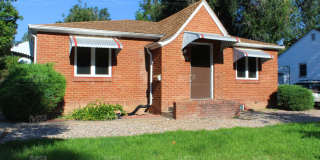 Two Bedroom Duplex with Parking! Gallery 1