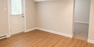 ***South Side Duplex Apartment For Rent * Pet Friendly * Walk to E. Carson St. * Available Now * Renovated *** Gallery 11
