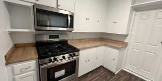 Adorable 2 bedroom 1 bathroom home with a garage! Gallery 10