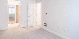 VILLAGGIO ON YARROW BAY Gallery 10