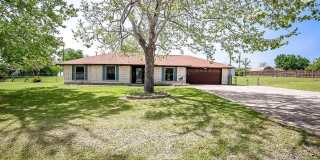 Room in 3 Bedroom Home at Magic Hill Dr Gallery 1