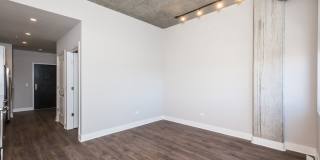 3833 N Broadway Gallery 76